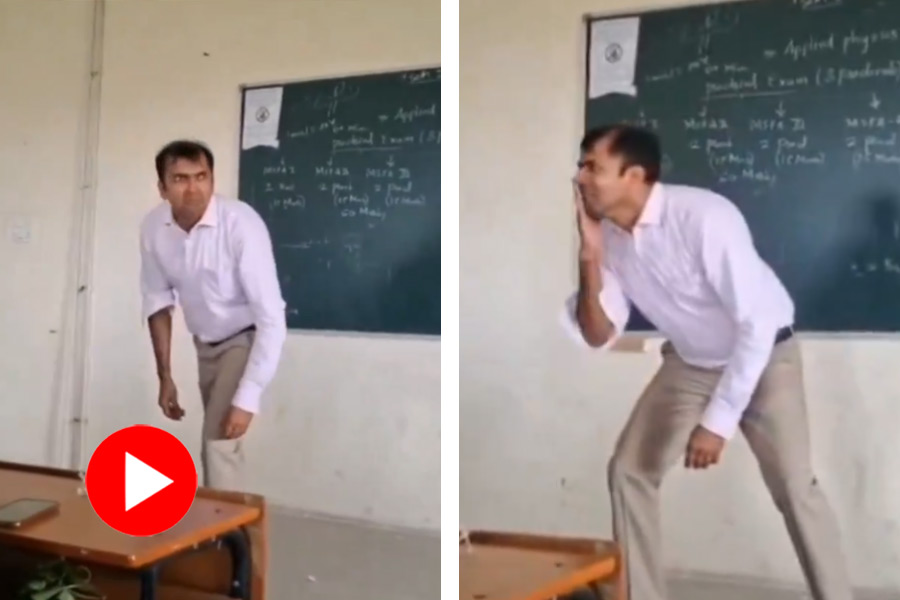 Video of teacher behaving weirdly while teaching Physics