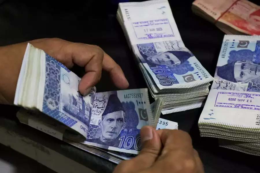 Pakistan cuts one and half lakh jobs Dissolves 6 Ministries to get IMF loan amid severe economic crisis
