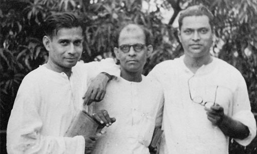 সেইদিন থেকেই আকাশবাণীতে শুরু হল মহিষাসুরমর্দিনী পাঠ। রেডিওর জন্য নিবেদিত প্রাণ বীরেন্দ্রকৃষ্ণ ভদ্র সারা দেশ তথা পৃথিবী জুড়ে মহালয়ার সঙ্গে ওতপ্রোত জড়িয়ে পড়লেন চিরকালের মতো। 