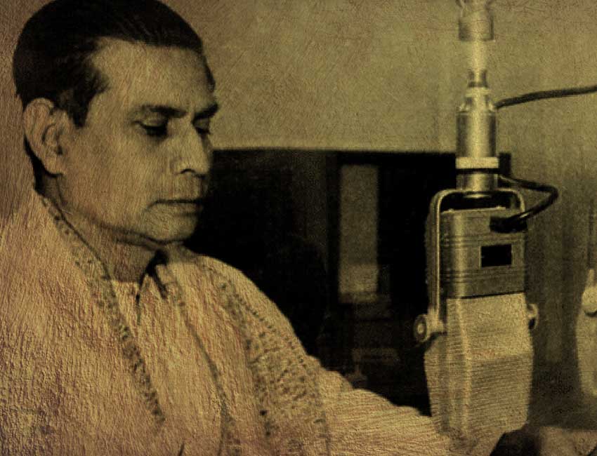 একদিন স্টুডিওতে বীরেন্দ্রকৃষ্ণ তাঁর নিজস্ব ধারায় সুরেলা কণ্ঠে চণ্ডীপাঠ করছিলেন। হঠাৎই রসিকতার ছলে বাংলা ভাষ্যটিও স্তোত্রের সুরের অনুকরণে বলা শুরু করেন।