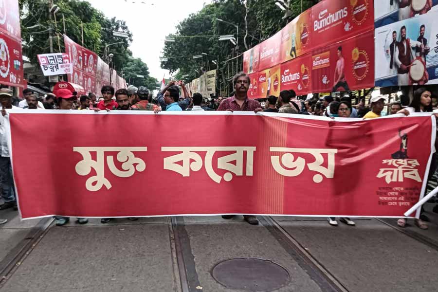 আর জি কর-কাণ্ডে ন্যায়বিচার-সহ পাঁচ দফা দাবিতে নাগরিক মিছিল। কলকাতায়।