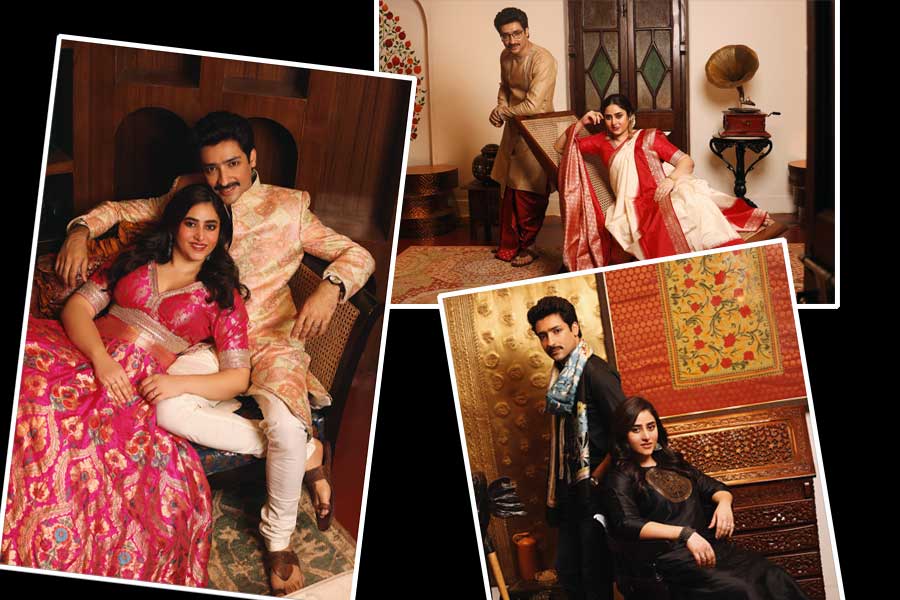 আনন্দবাজার অনলাইনের হয়ে শুটিং করতে এসে অভিনেতা দম্পতি ফিরে গিয়েছিলেন প্রেমবেলায়। যেন সদ্য প্রেমে পড়েছেন। চাউনিতে ভালবাসা নিয়ে গৌরবের বুকে ঋদ্ধিমার মাথা।