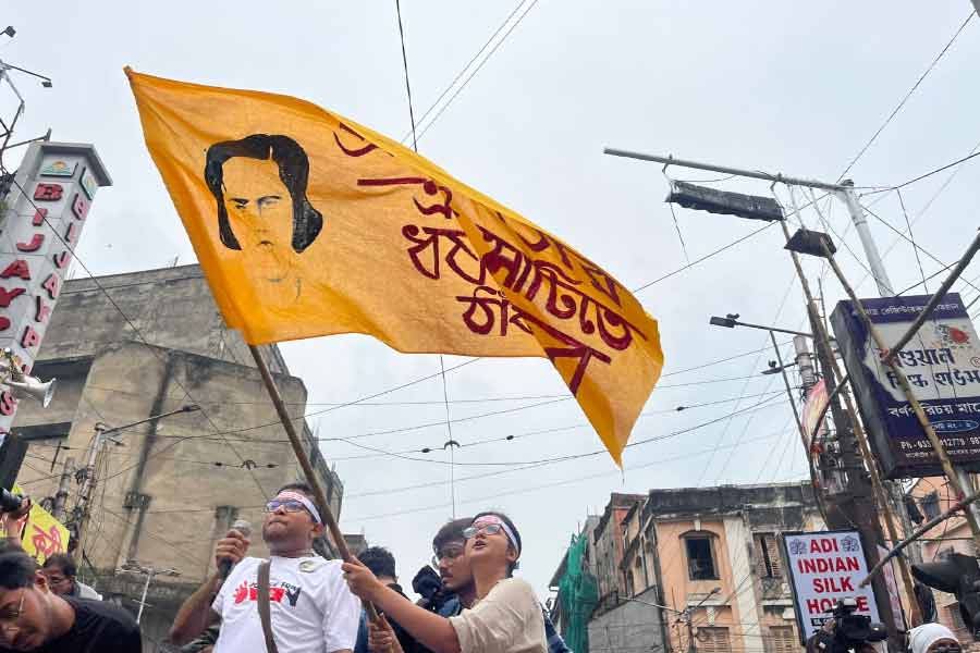 ব্যানারে প্রীতিলতার ছবি, স্লোগান।