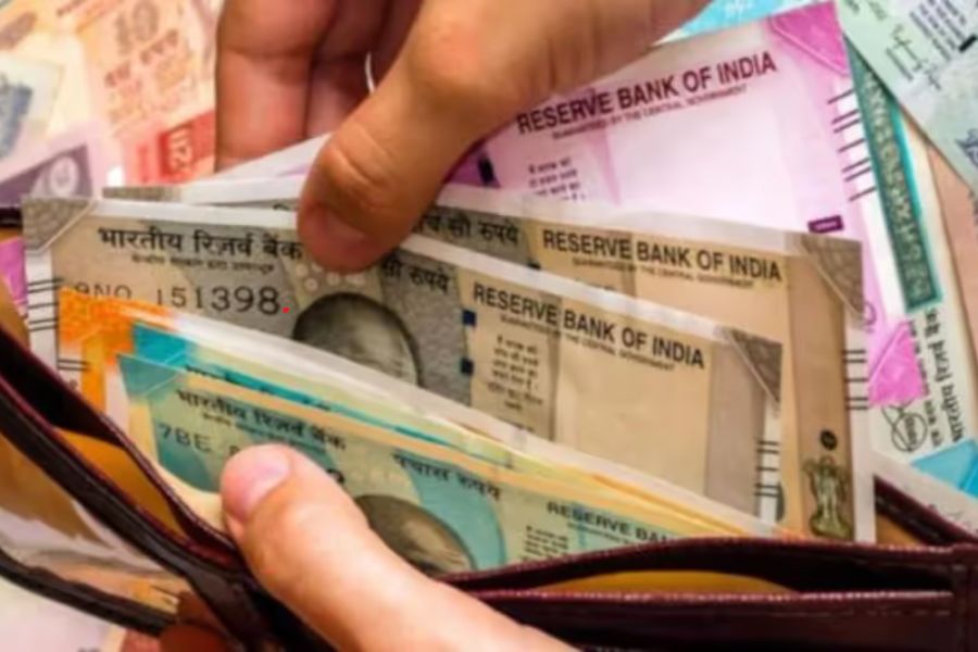 এই দিন কাউকে কিছু ধার দেবেন না। মহালয়ার দিন কাউকে কিছু ধার দেওয়া ঠিক না। কাছের বন্ধু হলেও এই বিশেষ দিনে ধার না দেওয়াই ভাল।