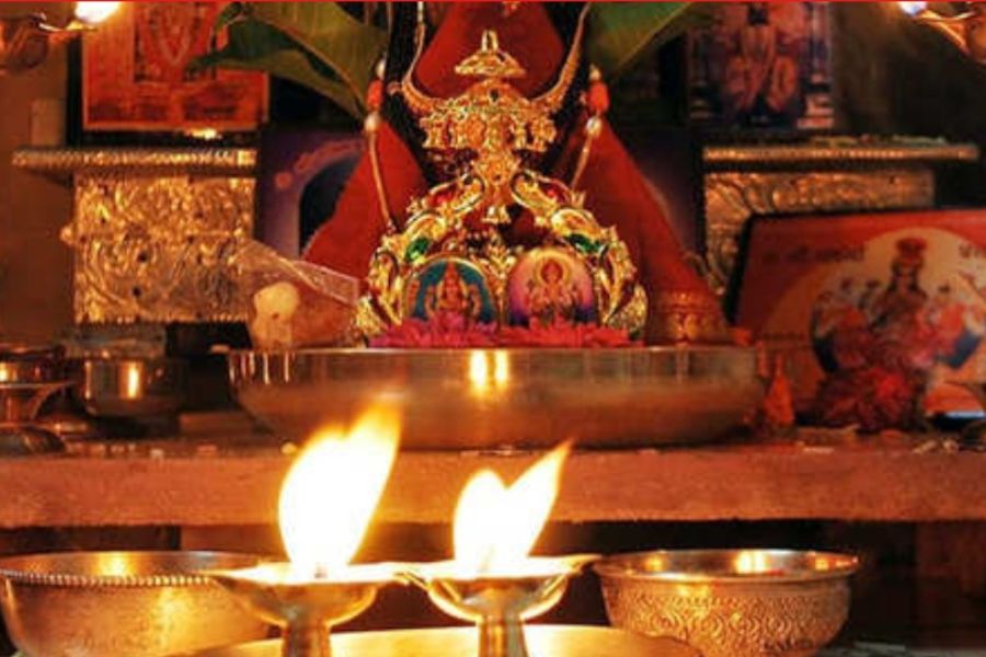 ৩) এই দিন বাড়িতে কোনও মাঙ্গলিক কাজ করবেন না। পুজো ইত্যাদি মাঙ্গলিক উৎসব এই দিন না করাই ভাল বলে মনে করা হয়।