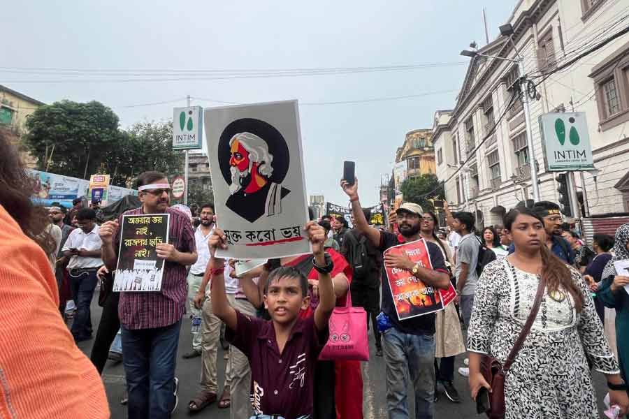 রয়েছে আট থেকে আশি— সকলেই।