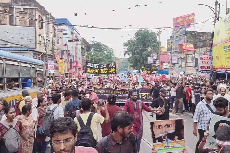 RG Kar doctor rape and murder: Junior doctors organized a massive rally from college square to dharmatala