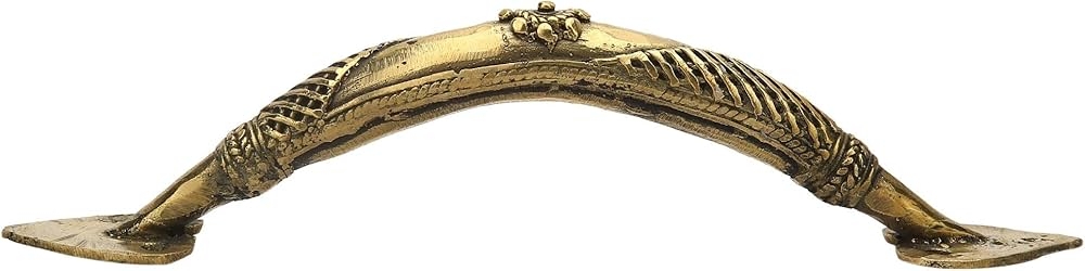 আপনার শখের বাড়ির দরজা-জানলায় থাকুক ডোকরার ছোঁয়া। যেমন দরজার হ্যান্ডেল, স্টপার, হ্যাচবোল্ট, জামা কাপড় ঝোলানোর রড ইত্যাদিতে।