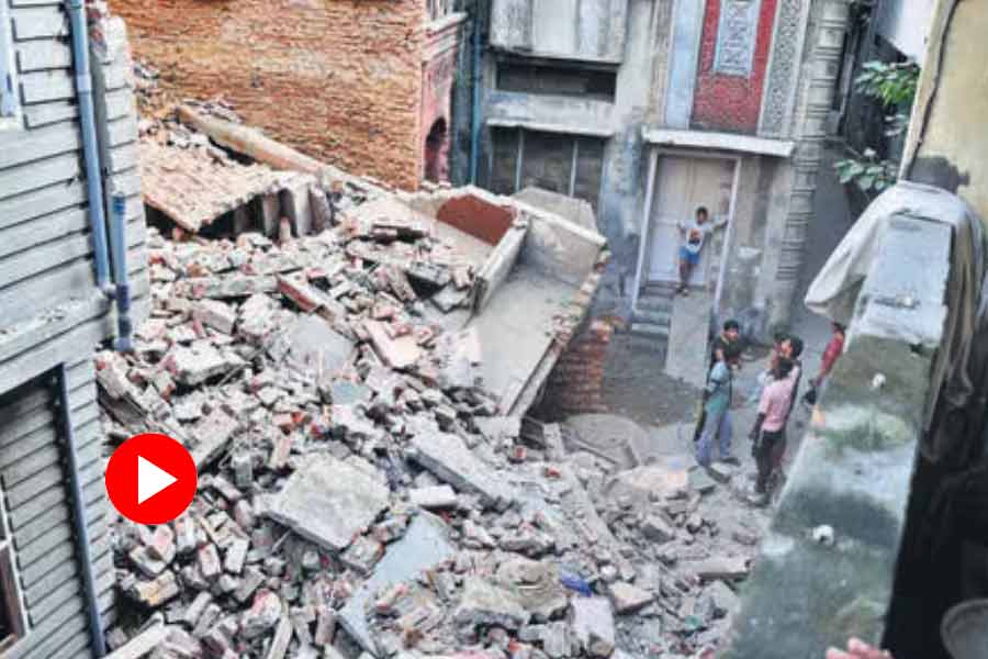 Woman had escaped narrowly from a house collapsed in ludhiyana