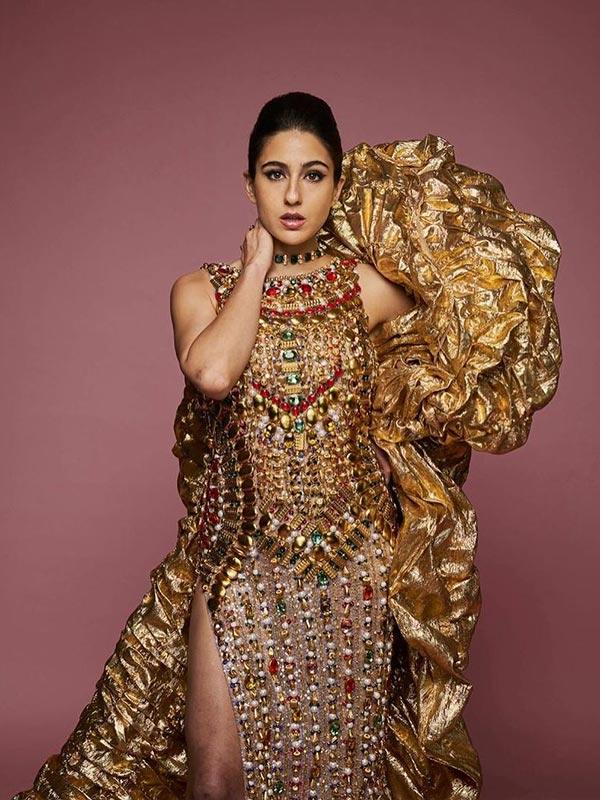 ফ্যাশন সমালোচকদের নজরে পড়েছেন বলিউডের নবাব কন্যা সারা আলি খান।