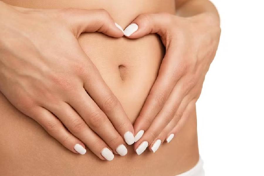 সপ্তাহ ঘুরলেই পুজো। তোড়জোড় তুঙ্গে। ষষ্ঠী, সপ্তমী, অষ্টমী/নবমী, দশমী, প্রত্যেক দিনে নতুন জামার  বাছাই পর্ব শেষ। কবে কোথায় পেটপুজো হবে, সেই তালিকা তৈরি। ত্বক-চুল ঘষামাজাও চলছে। কিন্তু সেই সঙ্গে শরীর-স্বাস্থ্যের যত্নে কী কী করছেন?