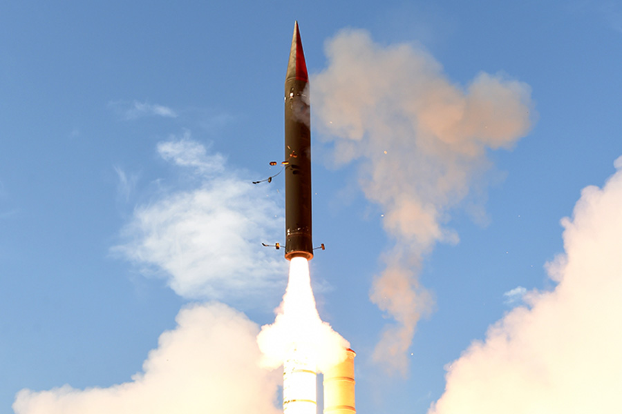 Iranian arsenal vs Israel tiered missile defence systems which countries have better firepower 