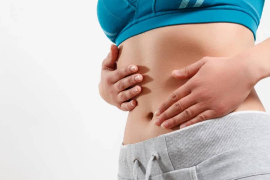 ৮। শ্বাসযন্ত্রের স্বাস্থ্যের উন্নতি: নাভিতে তেল মালিশ শ্লেষ্মা নিঃসরণে সাহায্য করে এবং শ্বাসযন্ত্রের প্রদাহজনিত রোগ দূর করতে পারে। কাশি, শ্বাসকষ্টের মতো অস্বস্তি থেকেও আরাম দেয় এই টোটকা।