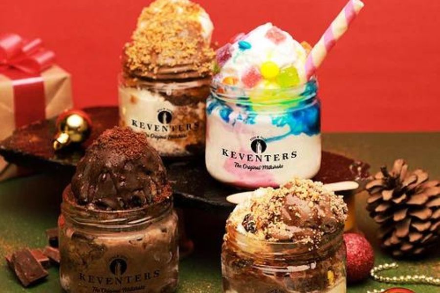 কেভেন্টার্স: আলফানসো ম্যাঙ্গো, ব্লুবেরি চিজ কেক, বেলজিয়াম চকোলেট, চকোলেট হেজেল নাটের মতো রকমারি স্বাদে-গন্ধে ভরপুর আইসক্রিম তৈরি করে কেভেন্টার্স।