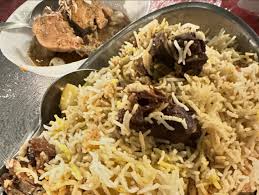 মঞ্জিলাত রেস্টুরেন্ট- দক্ষিণ কলকাতার রুবি হাসপাতালের কাছে আনন্দপুরে এই রেস্তরাঁ। নবাব ওয়াজেদ আলি শাহের বংশধর মঞ্জিলাত ফতিমা এই রেস্তরাঁটির কর্ণধার। নবাব বংশের বিরিয়ানির রন্ধন প্রণালীর গুণে এই রেস্তরাঁ জনপ্রিয়তা অর্জন করেছে।