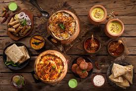 বিরিয়ানি বাই কিলো- দম বিরিয়ানির অন্যতম সেরা ঠিকানা বিরিয়ানি বাই কিলো। হাণ্ডি বিরিয়ানির আকারে পরিবেশন করা হয় স্যালাড ও ঝোল সহযোগে। সুগন্ধি মশলা ও স্বাদের সুন্দর সংমিশ্রণ এই বিরিয়ানি।