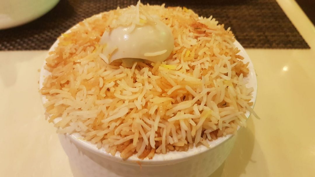 জিশানঃ- পার্ক সার্কাস, বালিগঞ্জ-সহ নানা জায়গায় এই দোকানের বিরিয়ানি খাদ্যরসিকদের ভালবাসায় মোড়া। চিকেন, মটনের নানা ধরনের বিরিয়ানি আছে তাদের মেনুতে।    