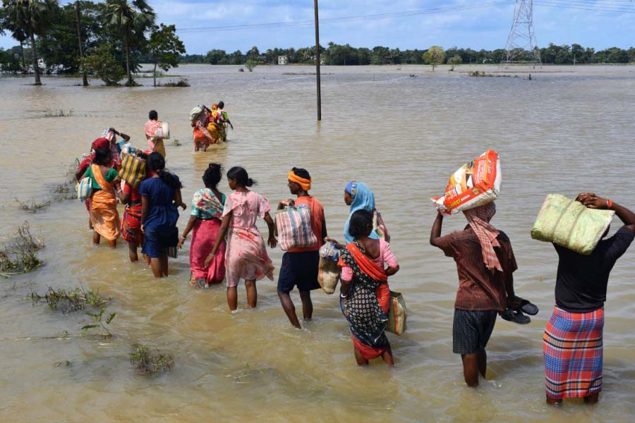 দক্ষিণবঙ্গের একাধিক জেলায় বন্যা পরিস্থিতি তৈরি হয়েছিল।