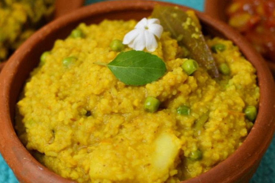 পুজোর ভোগের খিচুড়ির স্বাদের কোনও তুলনাই নেই।