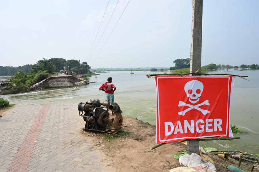 Residents of Bhutni took shelter at Dam to protect themselves from heavy rainfall