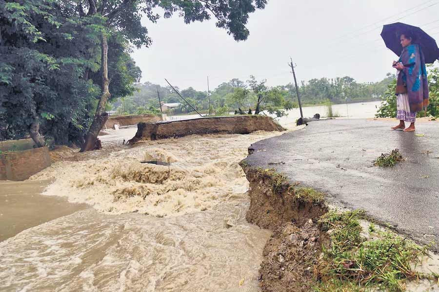 ধস এবং হড়পা বানে বিধ্বস্ত মেঘালয়ের একাংশ।