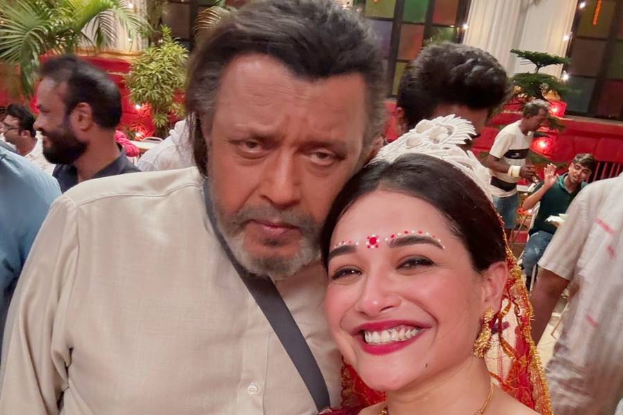 Image Of Mithun Chakraborty, Roshni Bhattacharyya