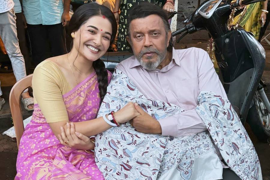 Image Of Roshni Bhattacharyya, Mithun Chakraborty