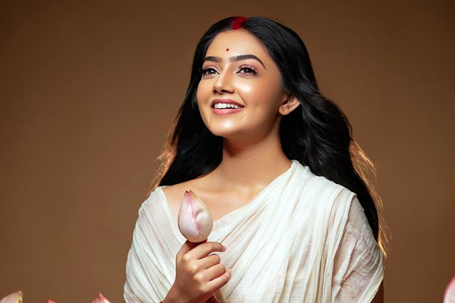 Fulki actress Divyani Mondal shares that she purchases clothes for Radha Krishn during Durga Puja