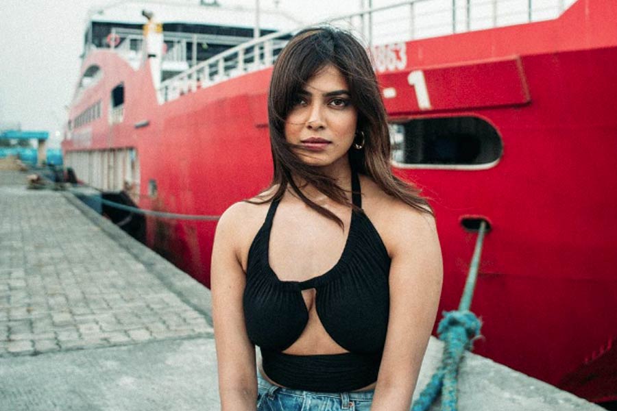 Meet Malavika Mohanan, who is Vicky Kaushal’s rumoured girlfriend, was once scolded for greeting Shah Rukh Khan 