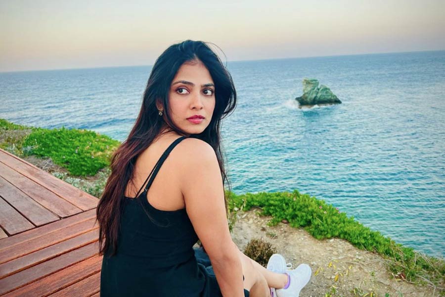 Meet Malavika Mohanan, who is Vicky Kaushal’s rumoured girlfriend, was once scolded for greeting Shah Rukh Khan 