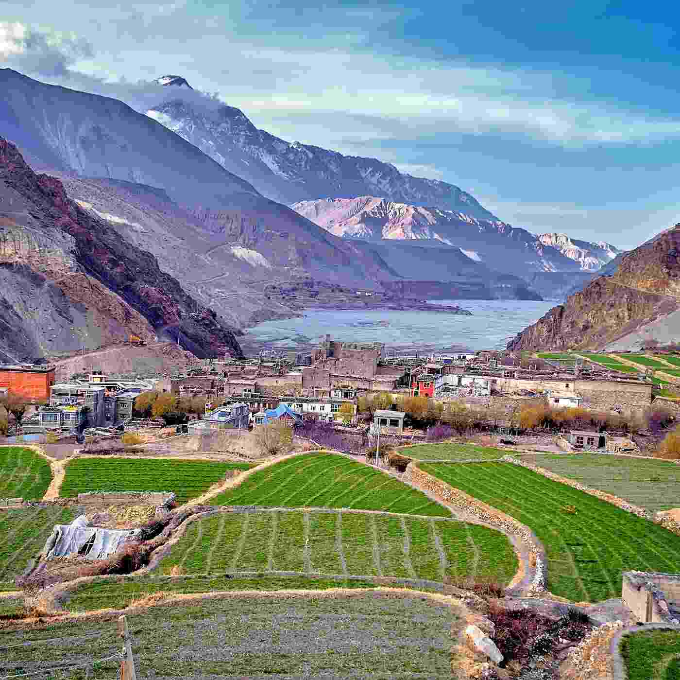 ফেরার সময় জোমসোম থেকে বিমানেও আসতে পারেন পোখারা। আকাশ থেকে দেখা যায় গোটা মুসটাং। তবে বিমানযাত্রার আশঙ্কাও আছে। এই ছোট বিমান মাঝেমাঝেই দুর্ঘটনায় পড়ে। ঝড়বাদলে তাই বিমানের অপশন না ভাবাই ভালো।