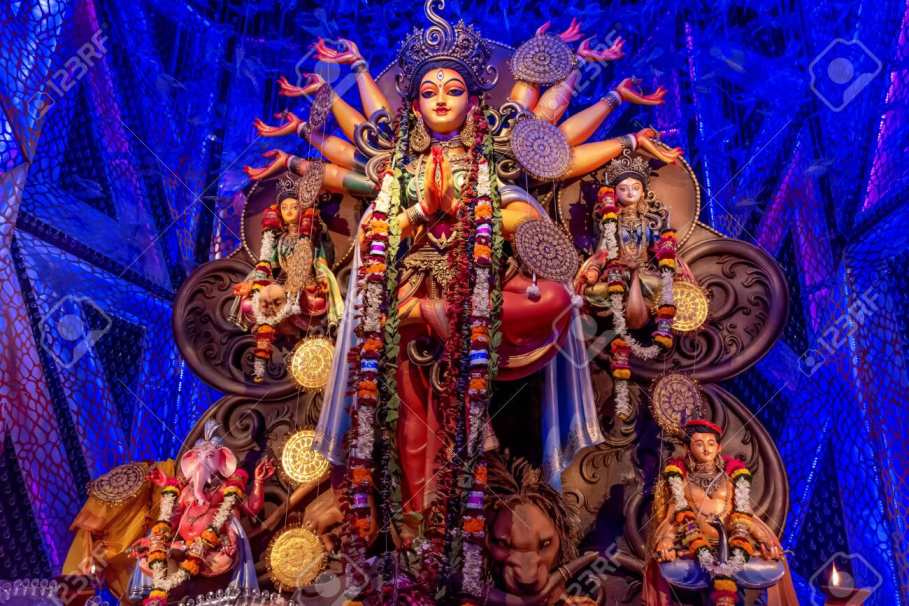 এ বার প্রশ্ন হল, আপনি কি জানেন দুর্গা মূর্তি বাড়িতে বা মণ্ডপে, প্রতিমার মুখ কোন দিকে স্থাপন করলে ভাল ফল পাওয়া যায়?