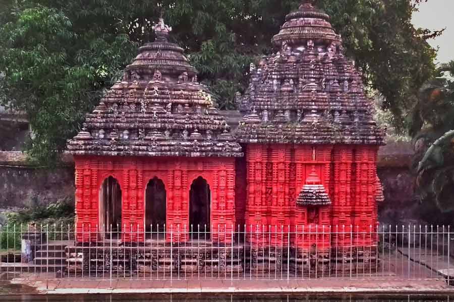 নির্মল ঝারের একাধিক মন্দিরের মধ্যে এটিও একটি।
