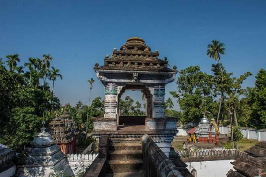 নির্মল ঝারের একদম উপরে রয়েছে চাতালের মতো এই স্থানটি।
