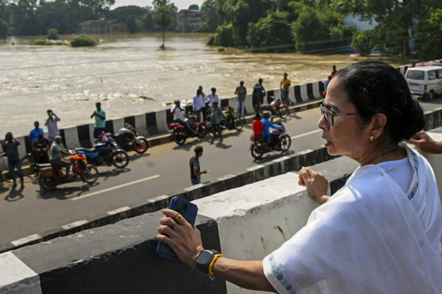 Chief Minister Mamata Banerjee directs leadership not to hold grand Vijayadashami celebration in flood-hit districts