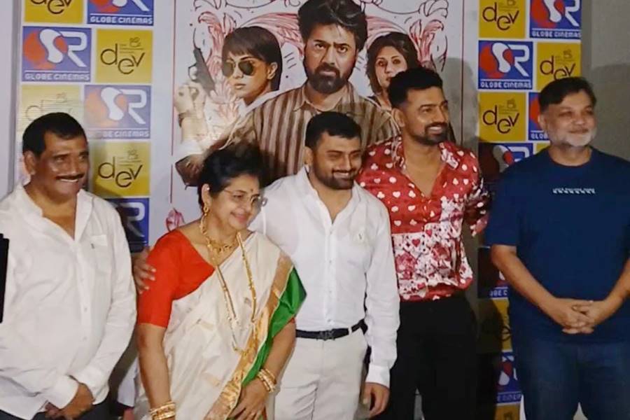 Image Of Ratan Saha, Satadeep Saha, Dev, Srijit Mukherji