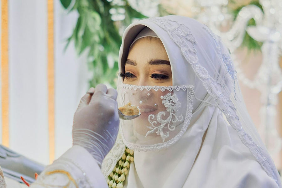 Young women in Indonesia are entering into short-term marriages with male tourists