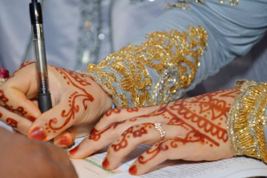 Young women in Indonesia are entering into short-term marriages with male tourists