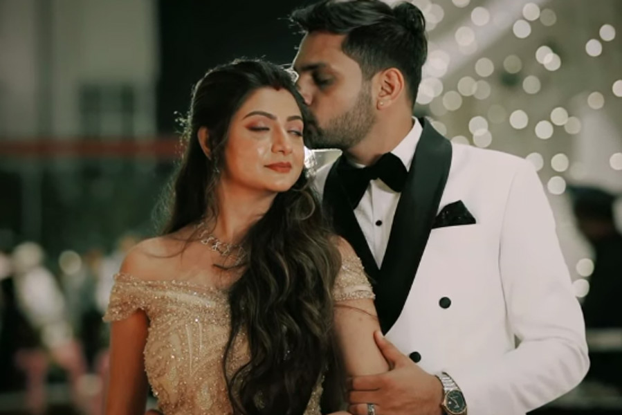 স্বামীর সঙ্গে স্বীকৃতি।