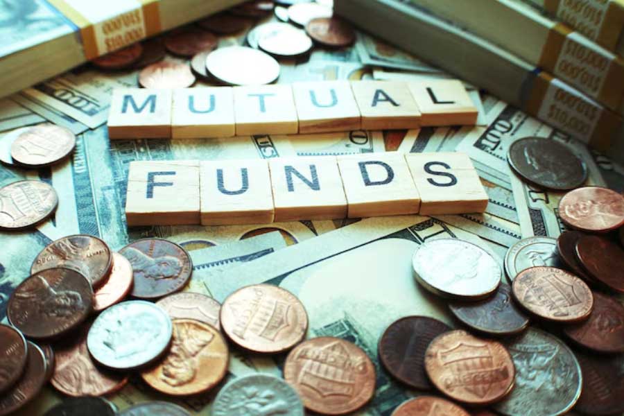 Active and passive mutual funds know differences and benefits 