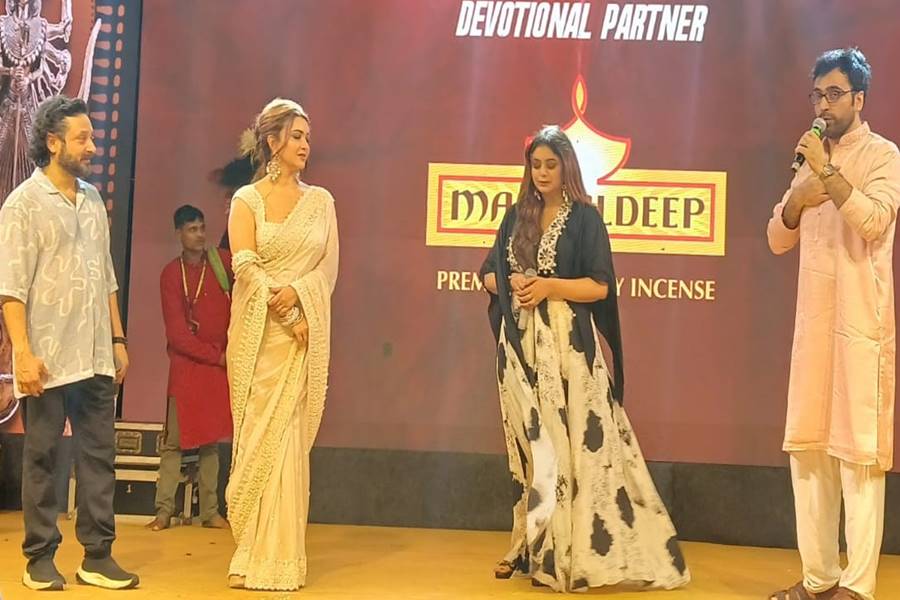 Image Of Shiboprosad Mukherjee, Koushani Mukherjee, Ritabhari Chakraborty, Abir Chatterjee