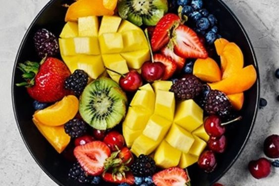 ফল:  কমলা লেবু বা আপেল জাতীয় ফল খেলেও মুখ থেকে পেঁয়াজের গন্ধ দূর করা সম্ভব। 