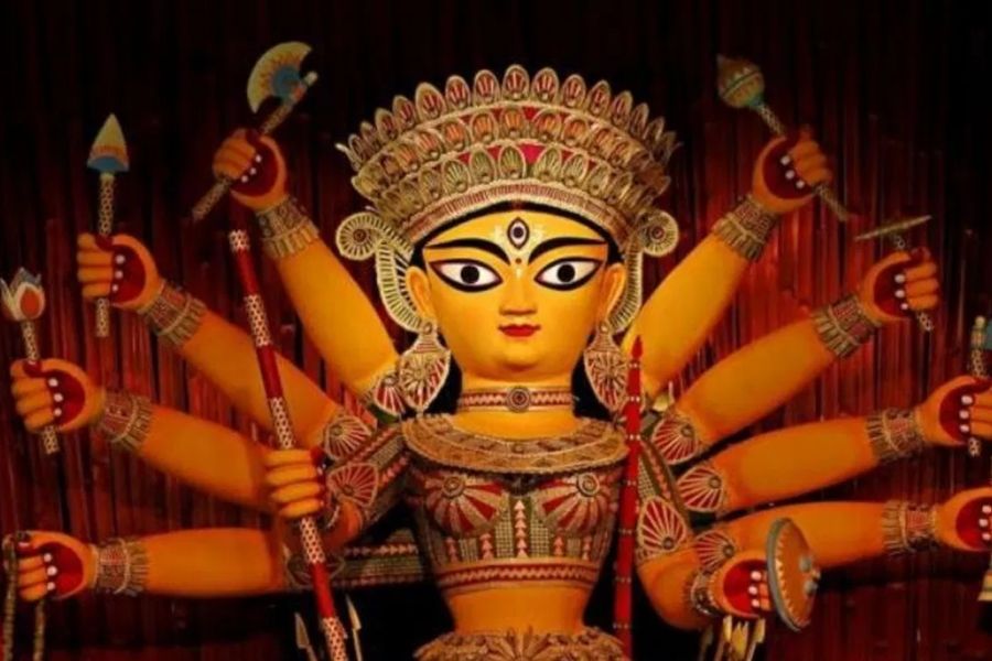 এই কাহিনি বাল্মীকি রামায়ণে নেই, পরবর্তীকালে সংযোজিত হয়েছে। রামায়ণের নানা সংস্করণ ছড়িয়ে রয়েছে। চেনা কাহিনি বদলে বদলে গিয়েছে ভিন্ন ভাষা, ভিন্ন সংস্কৃতিতে!  