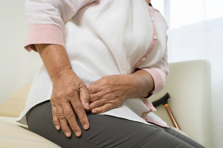 বাইরে খাওয়াদাওয়া, রাতভর পায়ে হেঁটে ঠাকুর দেখা, সারা দিন আড্ডা—এই ক’দিনে হরেক মজা! তবে শরীর স্বাস্থ্যকে উপেক্ষা করছেন না তো? এড়িয়ে যাচ্ছেন শরীরে কোথাও হালকা ব্যথা? পুজোর আগে কে-ই বা ডাক্তারের কাছে ছোটে!