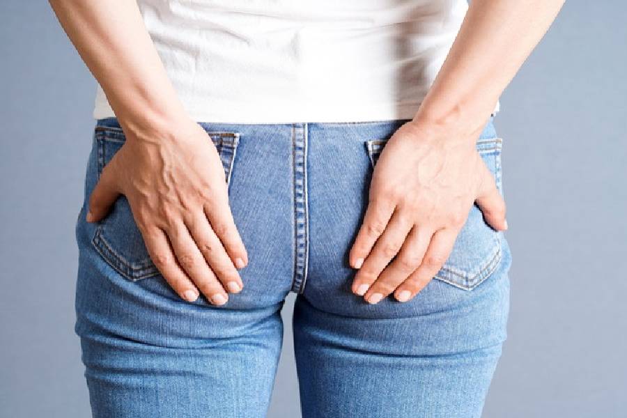 কী কী করলে এর থেকে মুক্তি পাওয়া যায়? বিশ্রাম নেওয়া দরকার। চাপ নিয়ে কাজ করা বা হুটোপাটি করলে এই ব্যথা সারবে না।