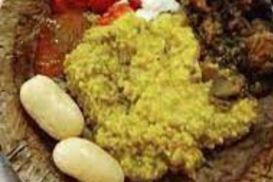 মহাষ্টমীতে হাঁসের ডিমের ভোগ দেওয়া হয়। নতুন মাটির হাঁড়িতে জল ও অন্যান্য সামগ্রী ভরে শালপাতা দিয়ে হাঁড়ির মুখ বন্ধ করে উনুনে চাপিয়ে দেওয়া হয়। উনুনে তিনটি কাঠে আগুন জ্বেলে ঘরের দরজা তালাচাবি দিয়ে বন্ধ করা হয়। স্থানীয়দের বিশ্বাস দেবী স্বয়ং এসে এই ভোগ রান্না করেন।