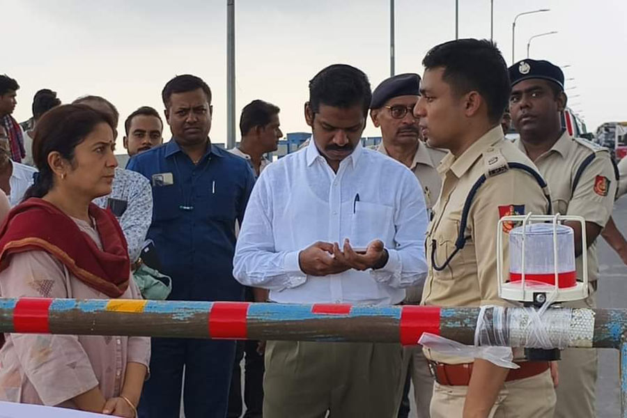 প্রশাসনিক কর্তাদের অনুমান, বুধবার, মহাষষ্ঠী থেকে পুরোদমে ফের চালু হয়ে যেতে পারে নবদ্বীপের গৌরাঙ্গ সেতু।