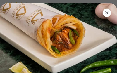 আর্সালান: বিরিয়ানির এই চেনা ঠিকানা রোলের জন্যও সমান ভাবে বিখ্যাত। ডবল মাটন এগ রোল, চিকেন রোল, এগ চিকেন রোল, এগ মাটন রোল ইত্যাদি যে কোনও ধরনের সুস্বাদু মিশেলে রোল পেতে পারেন এখানে।