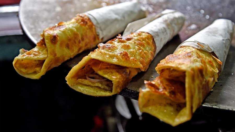 জ়িশান: সৈয়দ আমির আলি অ্যাভিনিউয়ে এই দোকানটি মাটন বটি রোলের জন্য বিখ্যাত।