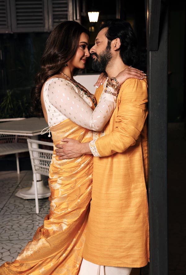 এ ভাবেই অস্থির সময়েও এক মুঠো প্রেম ছড়িয়ে গেলেন তাঁরা। শিবপ্রসাদ বললেন, ‘‘প্রেম, রহস্য, লড়াই, আবেগ— সব থাকছে উইন্ডোজ় প্রযোজনা সংস্থার এ বারের পুজোর ছবিতে। কেবল প্রেক্ষাগৃহে মুক্তি পাওয়ার অপেক্ষা’’!